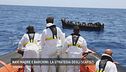 Navi madre e barchini: la strategia degli scafisti