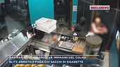 Bar rapinato a Napoli, le immagini del colpo