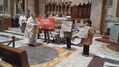 Eco vandali, blitz anche a messa al Pantheon