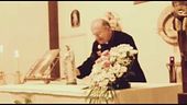 Trevignano, l'ex Vescovo benedice con la statuina della Madonna