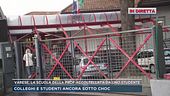 Varese, in diretta dalla scuola della prof accoltellata da uno studente