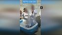 Roberto Amatulli, il video del "battesimo" in piscina