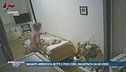 Altopascio, badate picchia un'anziana: l'orrore in un video