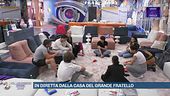 Grande Fratello, baci sfiorati con il gioco della bottiglia