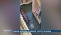 Venezia: gondola si ribalta, turisti in acqua