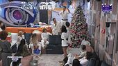 Grande Fratello, lo spirito del Natale entra nella casa