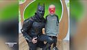 Batman, il supereroe che fa felice i bambini