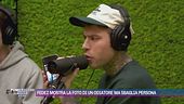Fedez mostra la foto di un odiatore ma sbaglia persona
