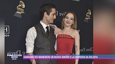 I baci di Damiano con la nuova fidanzata