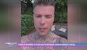 Fedez fa un bagno di ghiaccio in spiaggia, Chiara Ferragni diserta i social