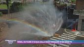 Roma, un fiume d'acqua dalla maxi voragine di un mese fa
