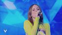 Angelina Mango canta "Ci pensiamo domani"