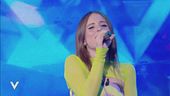 Angelina Mango canta "Ci pensiamo domani"