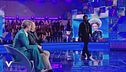 Gerry Scotti e Michelle Hunziker e l'ingresso di Valerio Staffelli