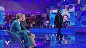 Gerry Scotti e Michelle Hunziker e l'ingresso di Valerio Staffelli