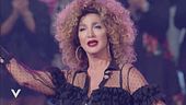 Marcella Bella canta il suo nuovo singolo "Tacchi a spillo"