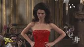 A "Moda Caustica" Kendall Jenner e l'abito fatto di unghie rosse
