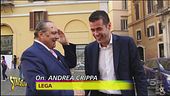 L'unico intervistatore a cui i politici baciano le mani