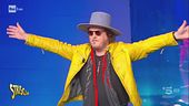 A "Moda caustica" Zucchero va in... giallo
