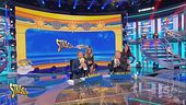 Ezio ed Enzino giocano con i pupazzi di Chiara Ferragni e Fedez
