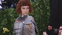 A "Moda caustica" Zendaya ci va con l'armatura