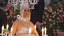 A "Moda caustica" c'è Katy Perry vestita da lampadario