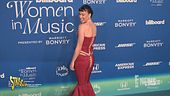 A "Moda Caustica", Katy Perry mostra il lato B