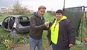 Auto cannibalizzata "in diretta" a Roma. E nessuno interviene