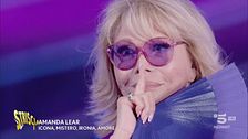 A "Fatti e rifatti" l'inimitabile Amanda Lear