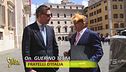 Vespone (camuffato da Lollobrigida) e i dossier sui politici