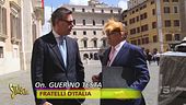 Vespone (camuffato da Lollobrigida) e i dossier sui politici