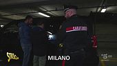 Brumotti derubato mentre libera i parcheggi per disabili