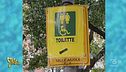 A Striscia il cartellone i bisogni si fanno all'aria aperta