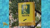 A Striscia il cartellone i bisogni si fanno all'aria aperta