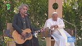 Papa Francesco guarda l'ora e si aggiudica I nuovi mostri