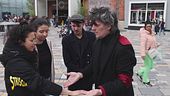 A Striscia la magia una moneta sparisce e ricompare in altra forma