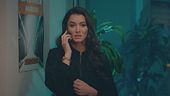 Nazli chiede a Zeynep notizie di Mehdi