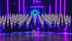 Cydnee Abbot e i giri in posizione di ponte sulla testa