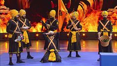 Il gruppo Bir Khalsa e la prova del cetriolo