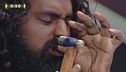 Kranthi Drillman e i chiodi nel naso