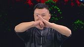Yu Haifeng e le barre di ghisa rotte con la testa