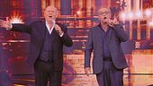 L'esibizione di Gerry Scotti e Claudio Amendola