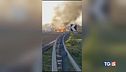 Assalto a portavalori auto in fiamme e feriti