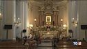 Ruba dalla chiesa suora ai domiciliari