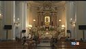 Ruba dalla chiesa suora ai domiciliari