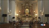 Ruba dalla chiesa suora ai domiciliari