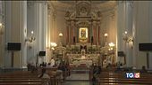 Ruba dalla chiesa suora ai domiciliari
