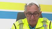 Chiama 2 volte il 118 e li prende a martellate