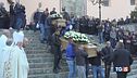 A migliaia in piazza per l'addio ai ragazzi