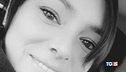 Uccisa davanti a casa è caccia al compagno